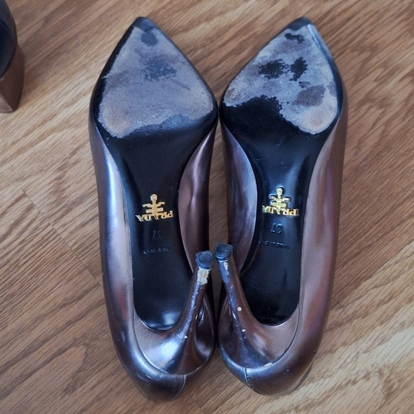 Prada Metallic Pointy Toe Pump Gold 37 TLC - Picture 8 of 12